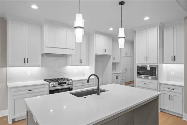 $499,000 | 720 Northeast Lone Hill Drive, Unit B, Lee's Summit, MO 64064