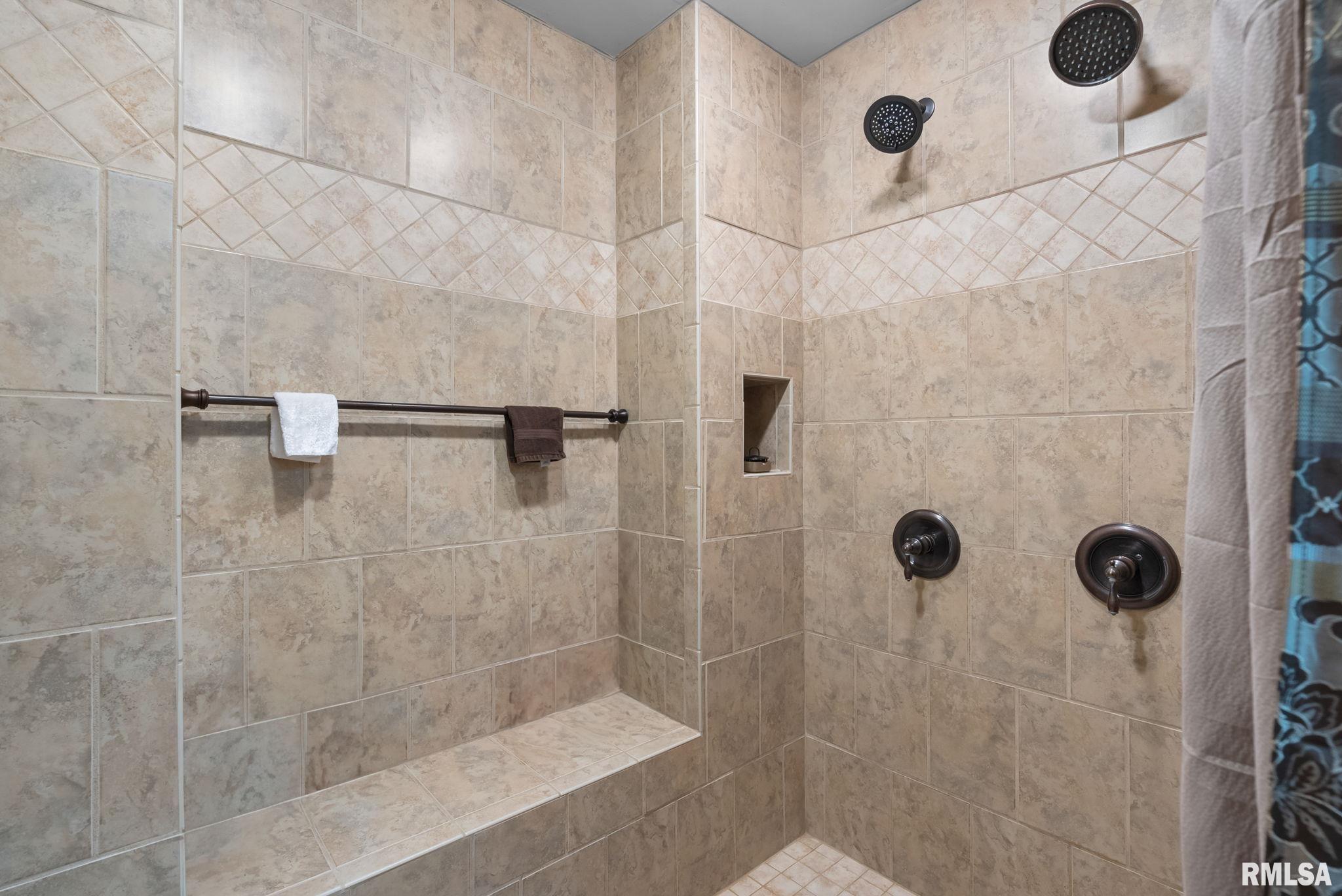 3351 East Ridge Drive Bettendorf, IA 52722 - Photo 21 of 44