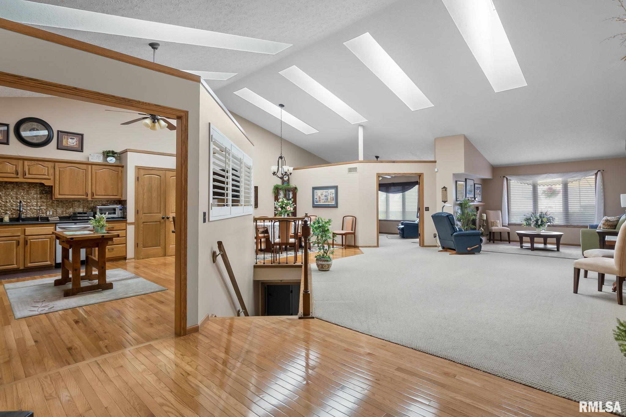 3351 East Ridge Drive Bettendorf, IA 52722 - Photo 3 of 44