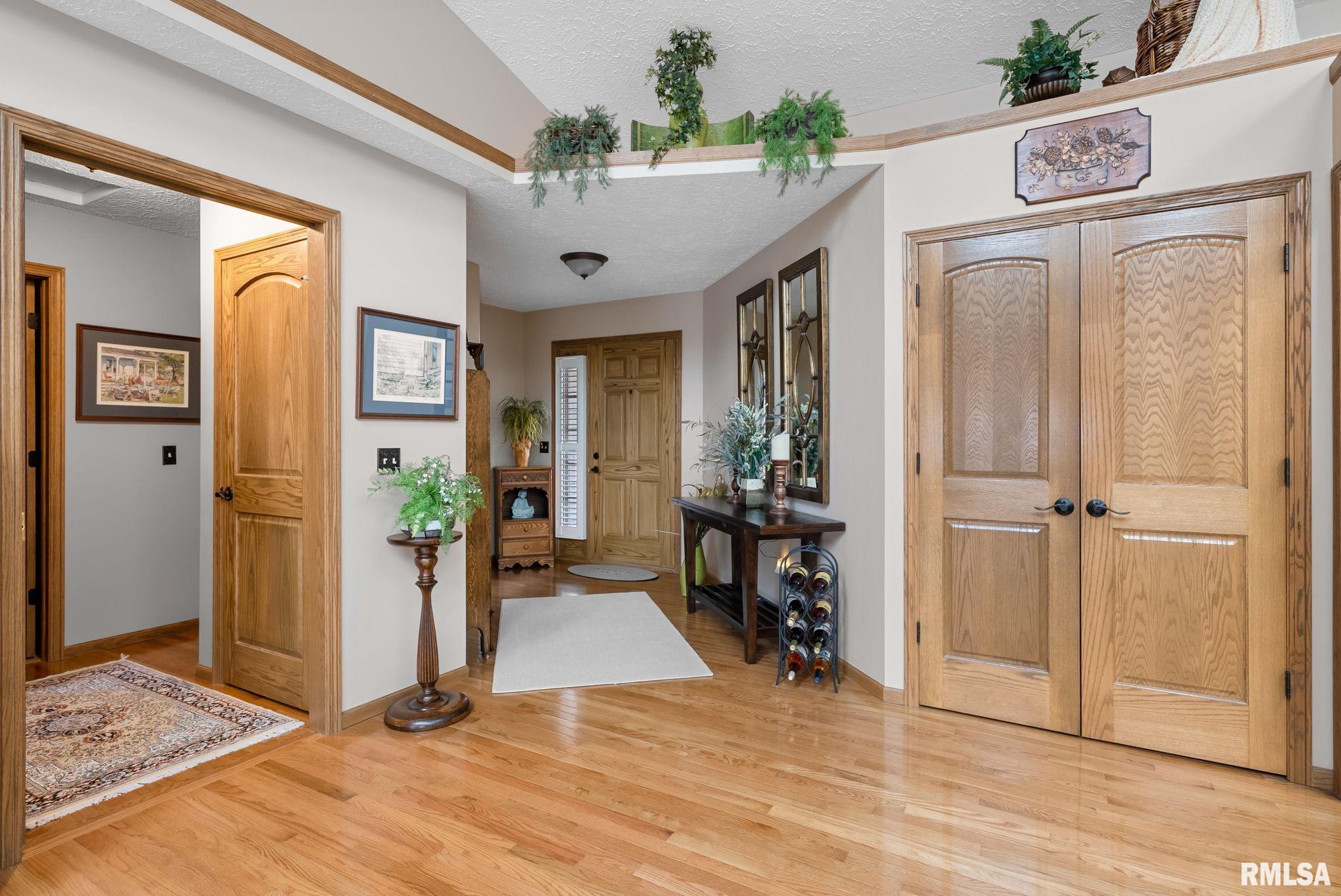 3351 East Ridge Drive Bettendorf, IA 52722 - Photo 4 of 44