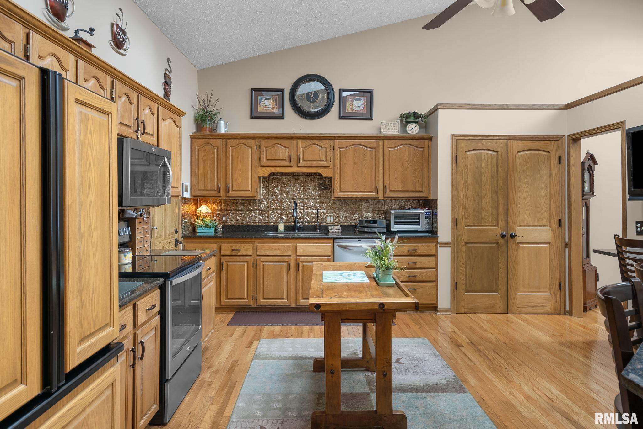 3351 East Ridge Drive Bettendorf, IA 52722 - Photo 5 of 44