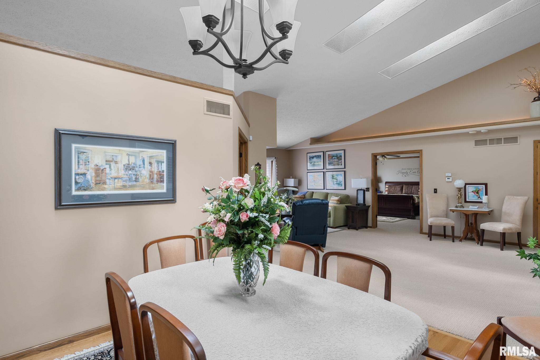 3351 East Ridge Drive Bettendorf, IA 52722 - Photo 8 of 44