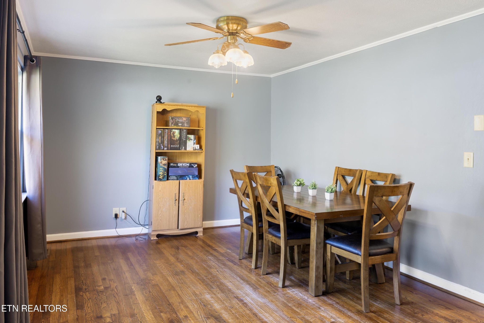 657 Robertsville Road Oak Ridge, TN 37830 - Photo 5 of 28 a view of a dining room with furniture and wooden floor