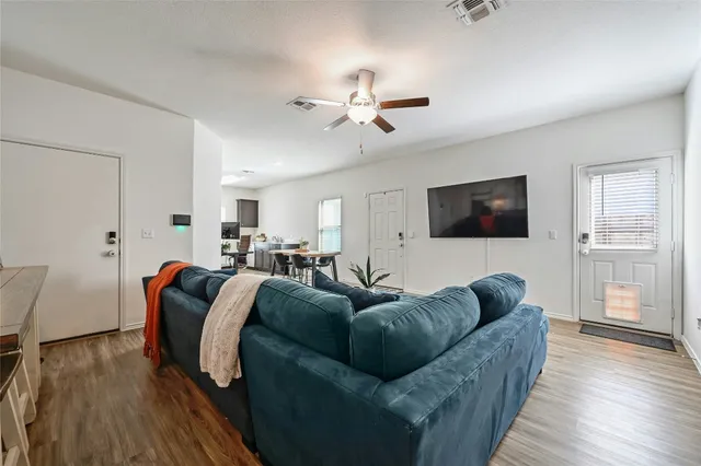 $1,900 | 3329 Colorado High Avenue, Austin, TX 78744