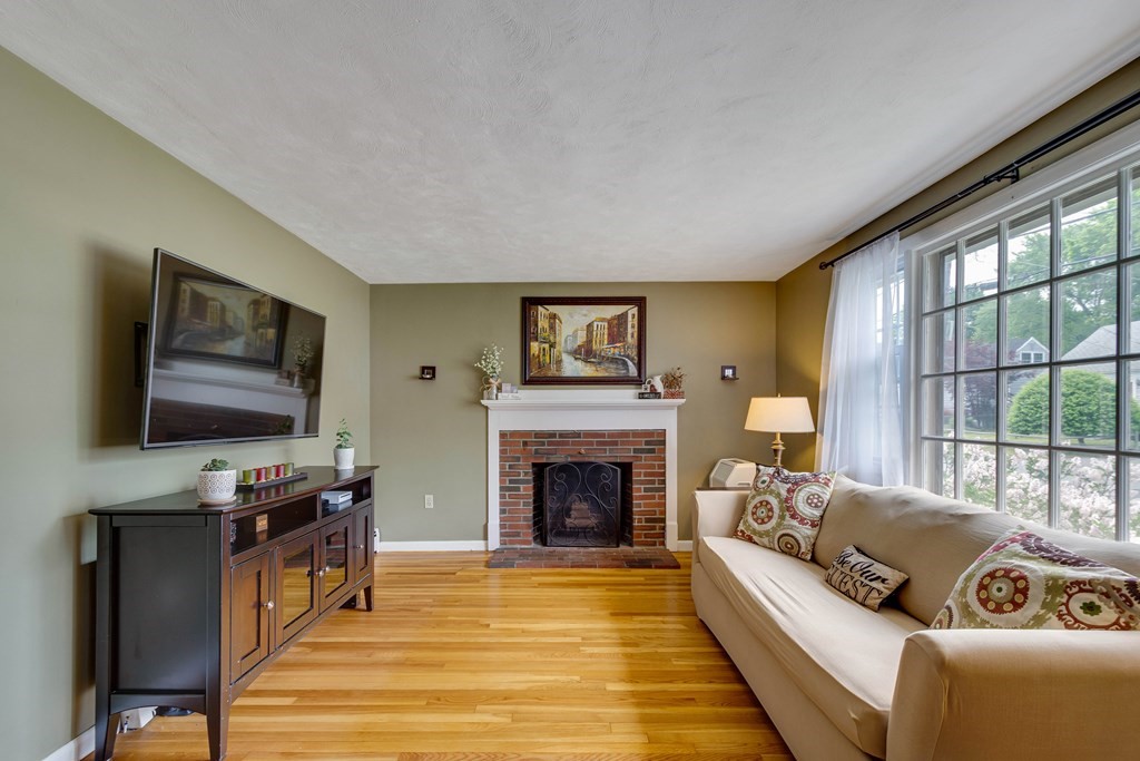 516 Douglas Road Lowell, MA 01852 - Photo 2 of 26 Gallery Image 2