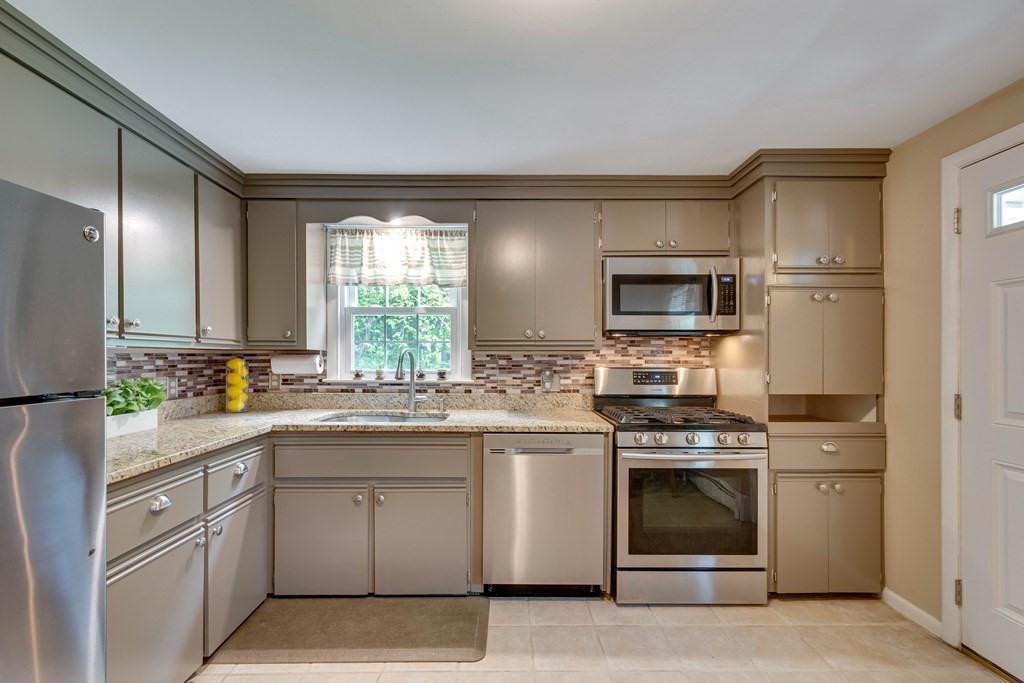 516 Douglas Road Lowell, MA 01852 - Photo 8 of 26 Gallery Image 8