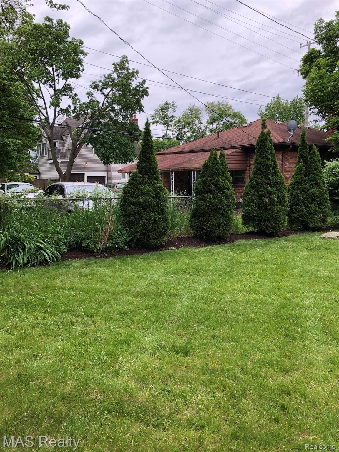 109 Chippewa Road Pontiac, MI 48341 - Photo 18 of 22 IMG_0089.JPEG