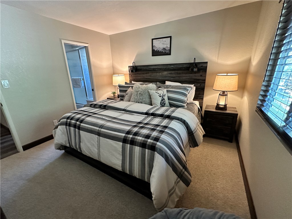 6615 Flag Mine Road Kingman, AZ 86401 - Photo 28 of 72 a bedroom with a bed and a window