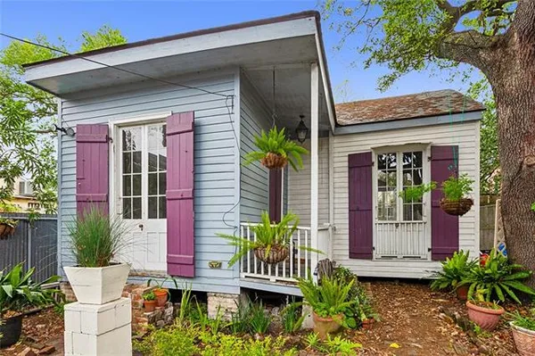 $1,650 | 2021 Burgundy Street, Unit REAR, New Orleans, LA 70116