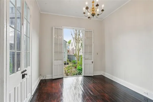 $1,650 | 2021 Burgundy Street, Unit REAR, New Orleans, LA 70116