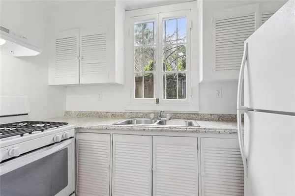 $1,650 | 2021 Burgundy Street, Unit REAR, New Orleans, LA 70116