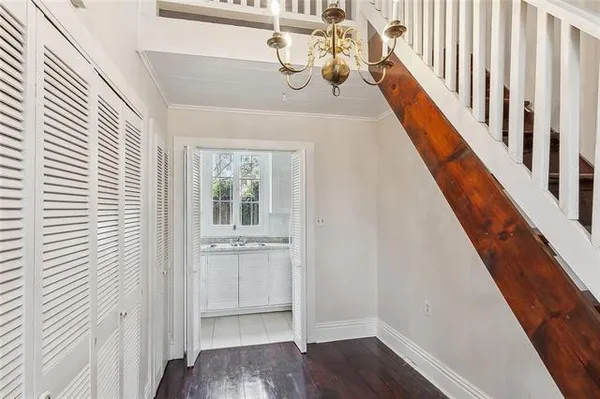$1,650 | 2021 Burgundy Street, Unit REAR, New Orleans, LA 70116