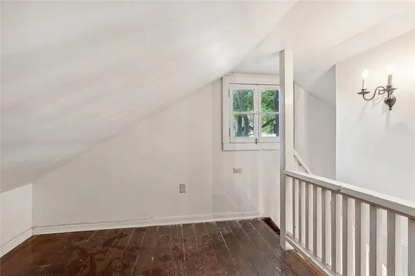 $1,650 | 2021 Burgundy Street, Unit REAR, New Orleans, LA 70116