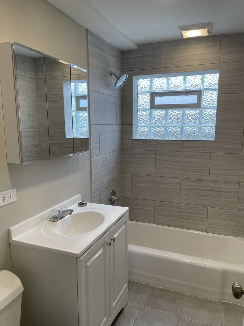 7541 Roberts Road, Unit 1 Bridgeview, IL 60455 - Photo 10 of 10 a bathroom with a sink a toilet and a bathtub