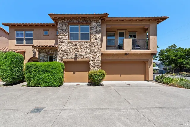 $2,600 | 180 Healdsburg Avenue, Unit B, Cloverdale, CA 95425