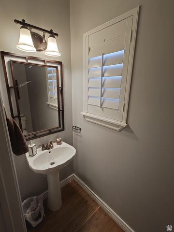 552 Sunset Crest Way Draper, UT 84020 - Photo 28 of 68 Bathroom featuring baseboards and dark wood-type flooring
