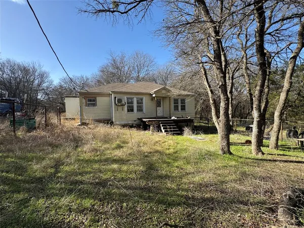 $189,999 | 329 South Skyline Court, Cresson, TX 76035