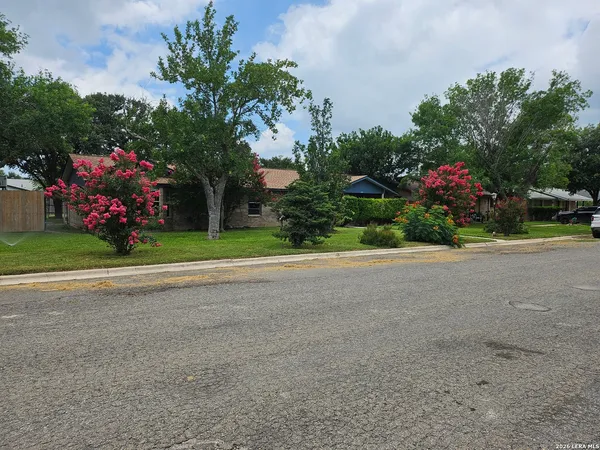 $257,500 | 429 Moonwind Drive, Uvalde, TX 78801