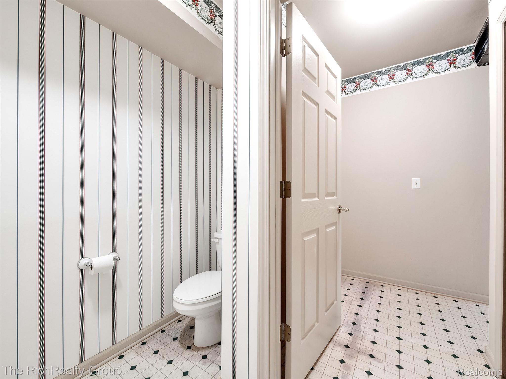 7053 Poppleton Road Canton, MI 48187 - Photo 42 of 63 7053 Poppleton Rd40.jpg