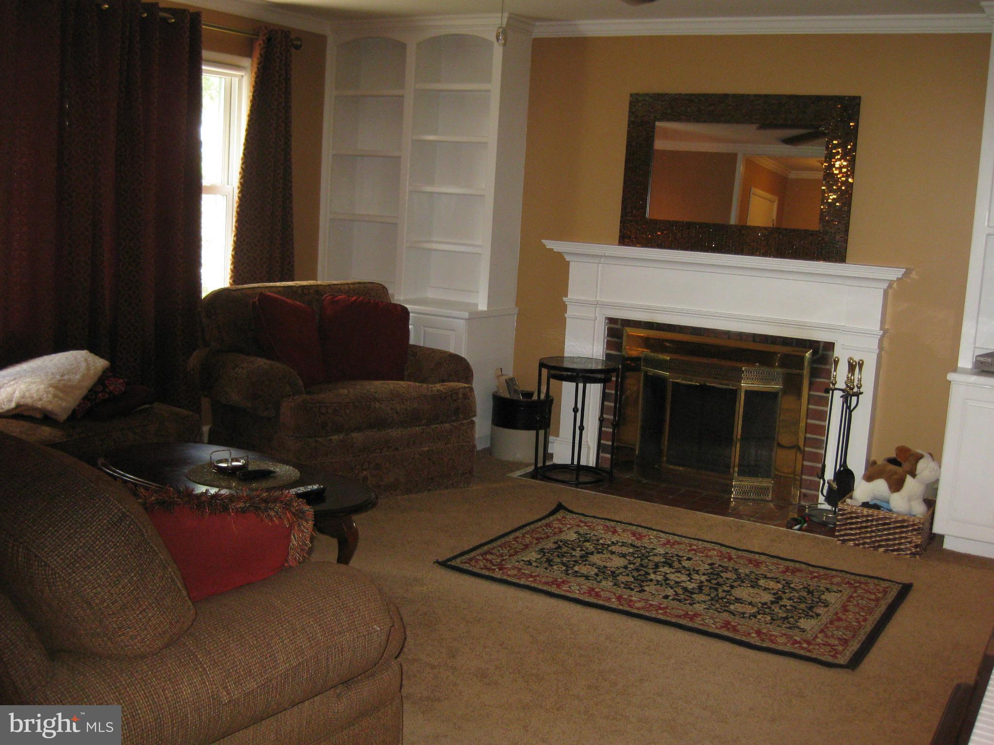 7409 Bath Street Springfield, VA 22150 - Photo 2 of 12 Living Room
