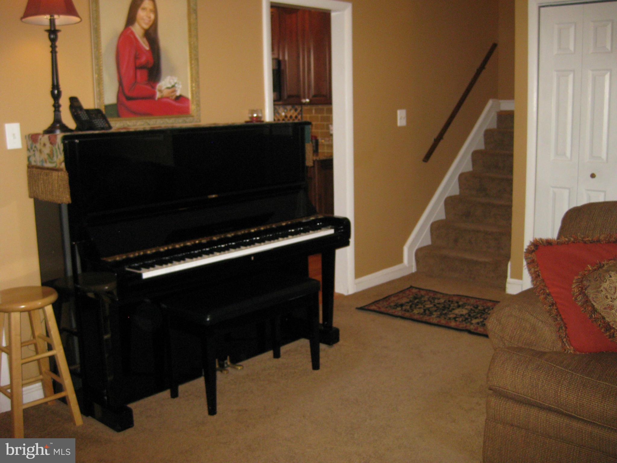 7409 Bath Street Springfield, VA 22150 - Photo 3 of 12 Living Room