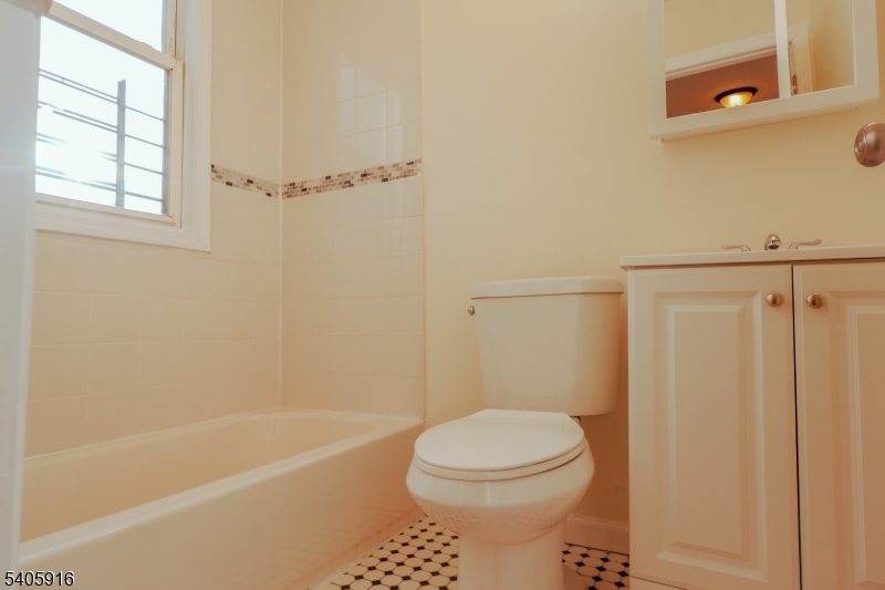101 Hedden Terrace Newark, NJ 07108 - Photo 13 of 34 a bathroom with a toilet and a bathtub
