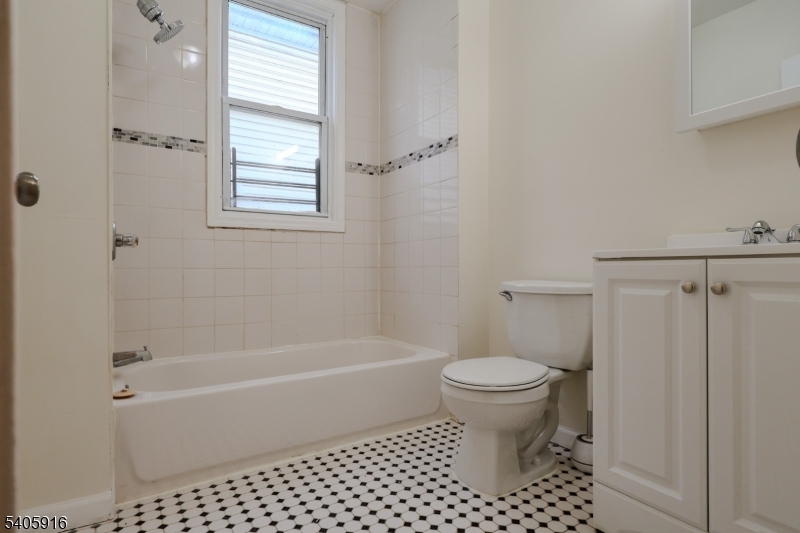 101 Hedden Terrace Newark, NJ 07108 - Photo 22 of 34 a bathroom with a toilet and a bathtub