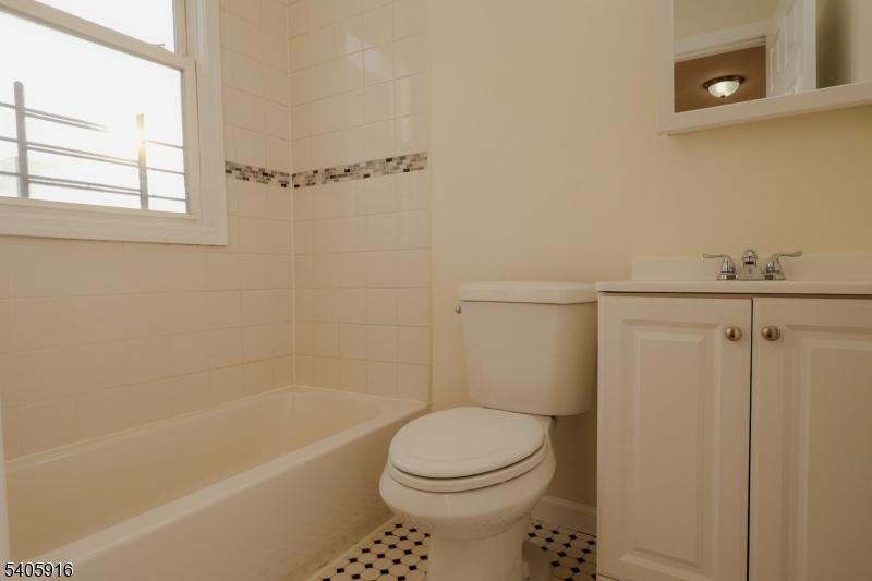 101 Hedden Terrace Newark, NJ 07108 - Photo 26 of 34 a bathroom with a toilet and a bathtub