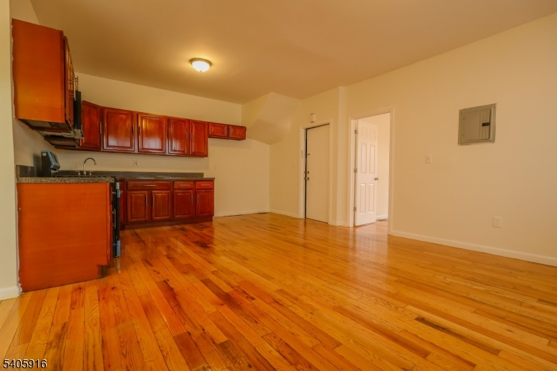 101 Hedden Terrace Newark, NJ 07108 - Photo 8 of 34