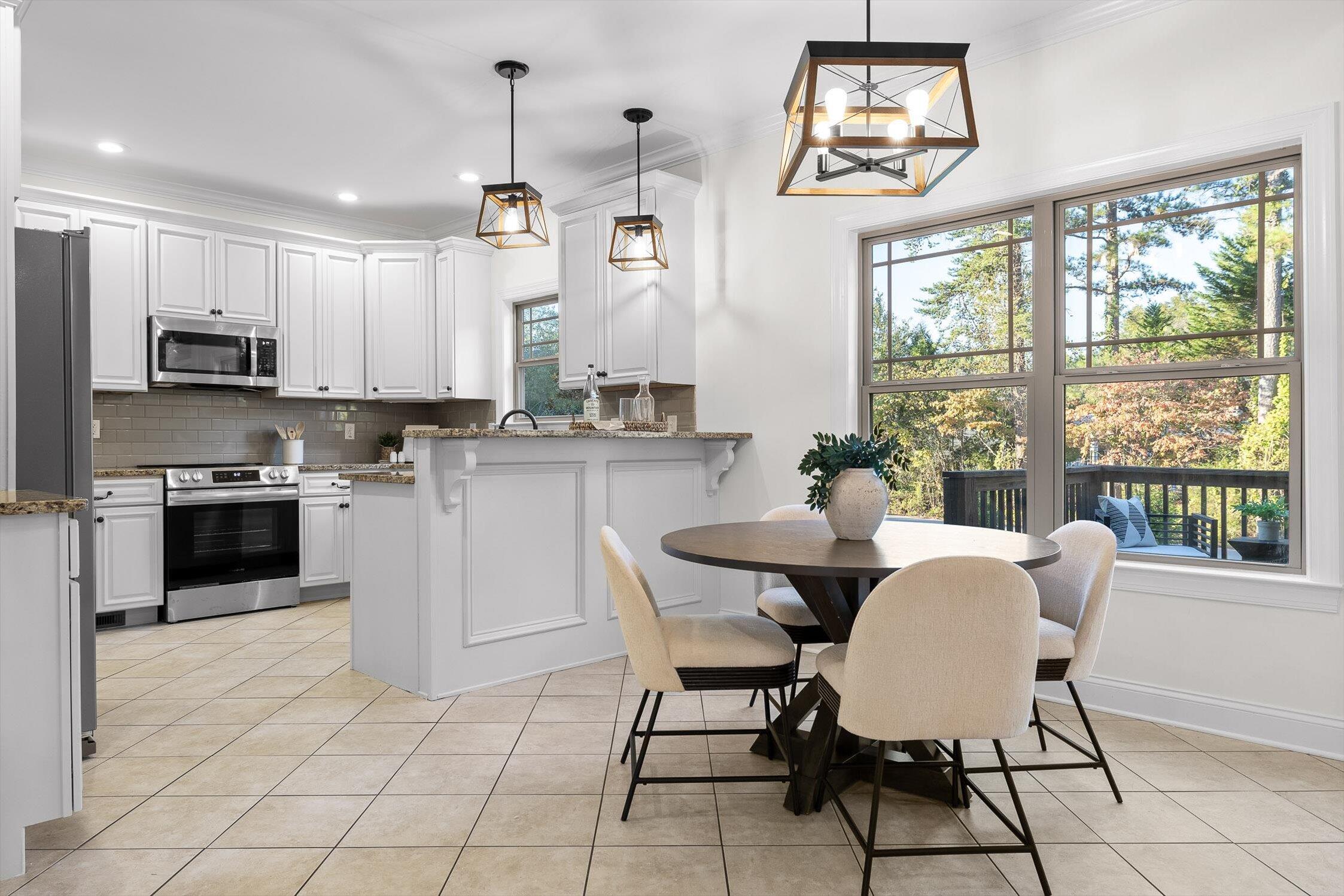 9537 Rookwood Circle Ooltewah, TN 37363 - Photo 20 of 74 Eat in Kitchen