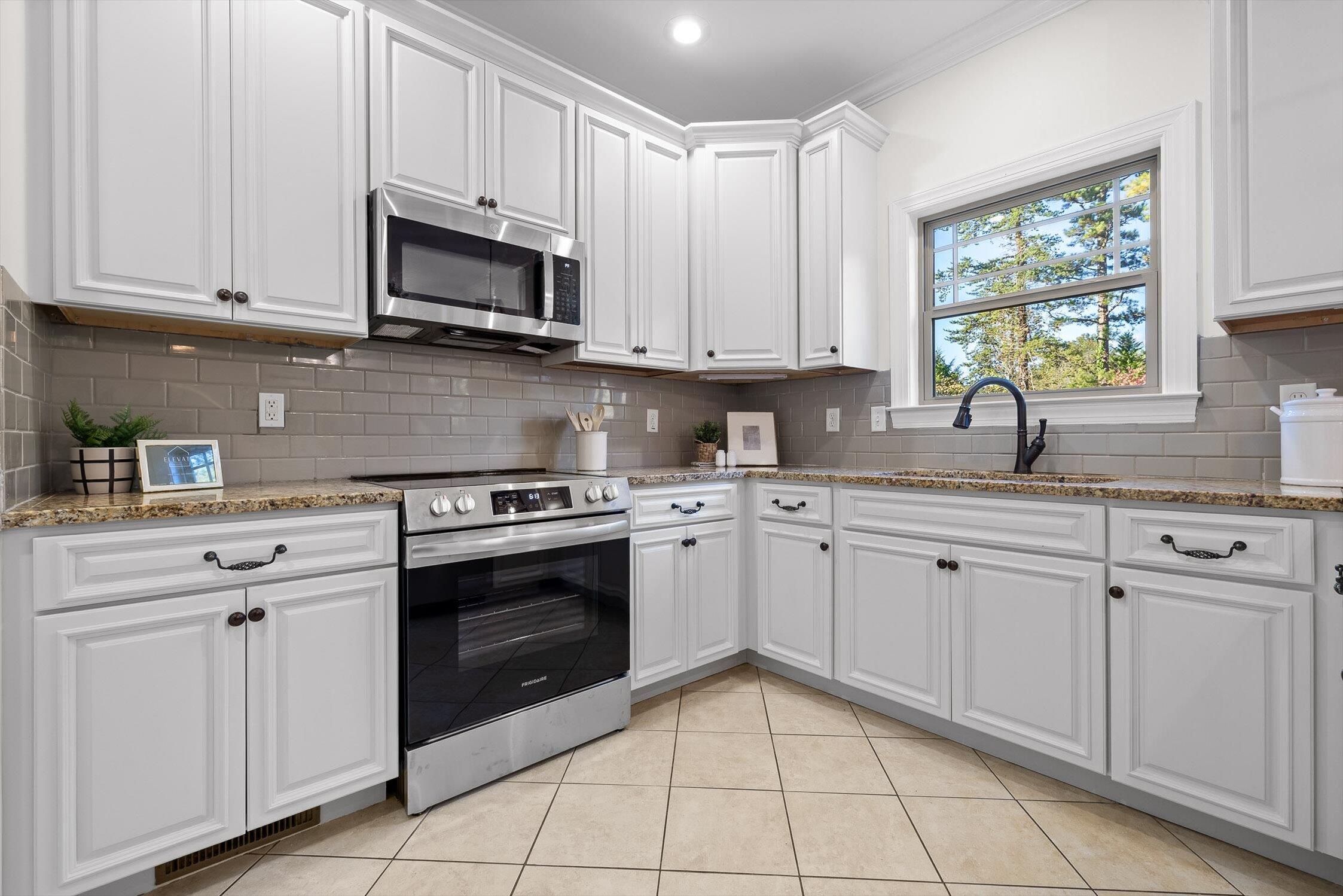 9537 Rookwood Circle Ooltewah, TN 37363 - Photo 21 of 74 Kitchen