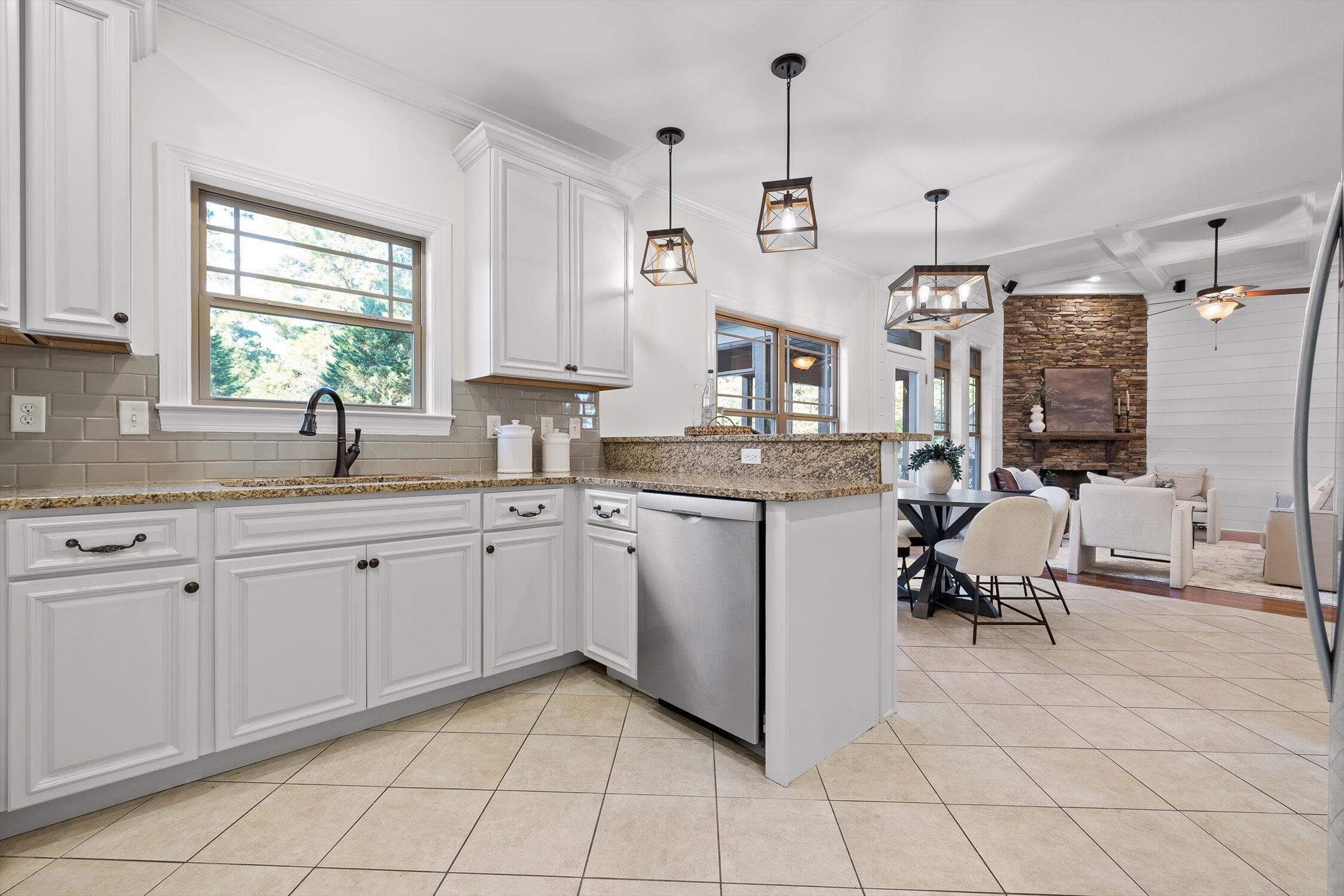 9537 Rookwood Circle Ooltewah, TN 37363 - Photo 23 of 74 Kitchen