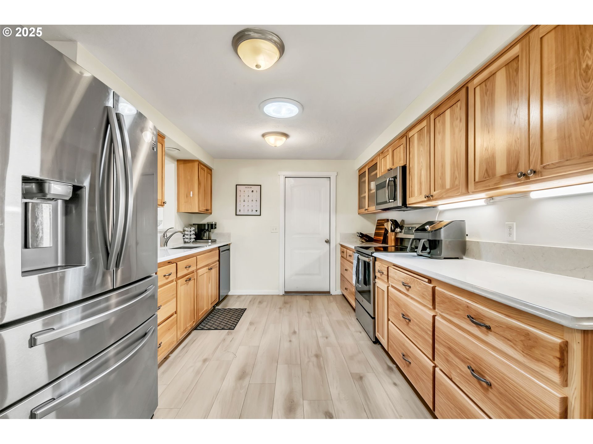 515 70th Street Springfield, OR 97478 - Photo 11 of 47 a kitchen with granite countertop stainless steel appliances and wooden cabinets