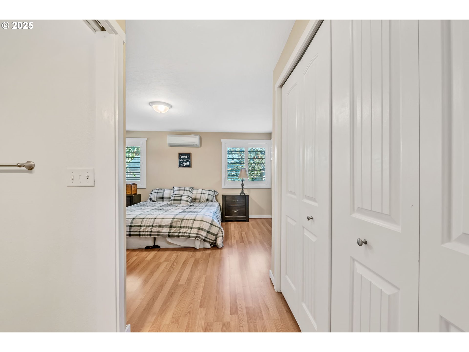 515 70th Street Springfield, OR 97478 - Photo 21 of 47 a view of living room with furniture and wooden floor