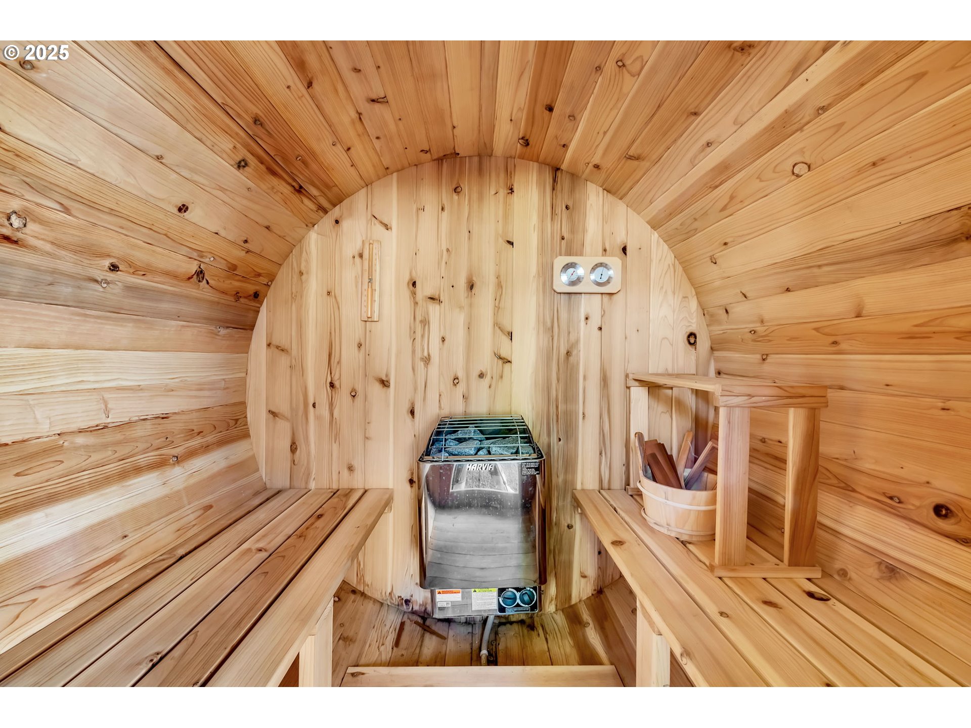 515 70th Street Springfield, OR 97478 - Photo 35 of 47 a living room with furniture