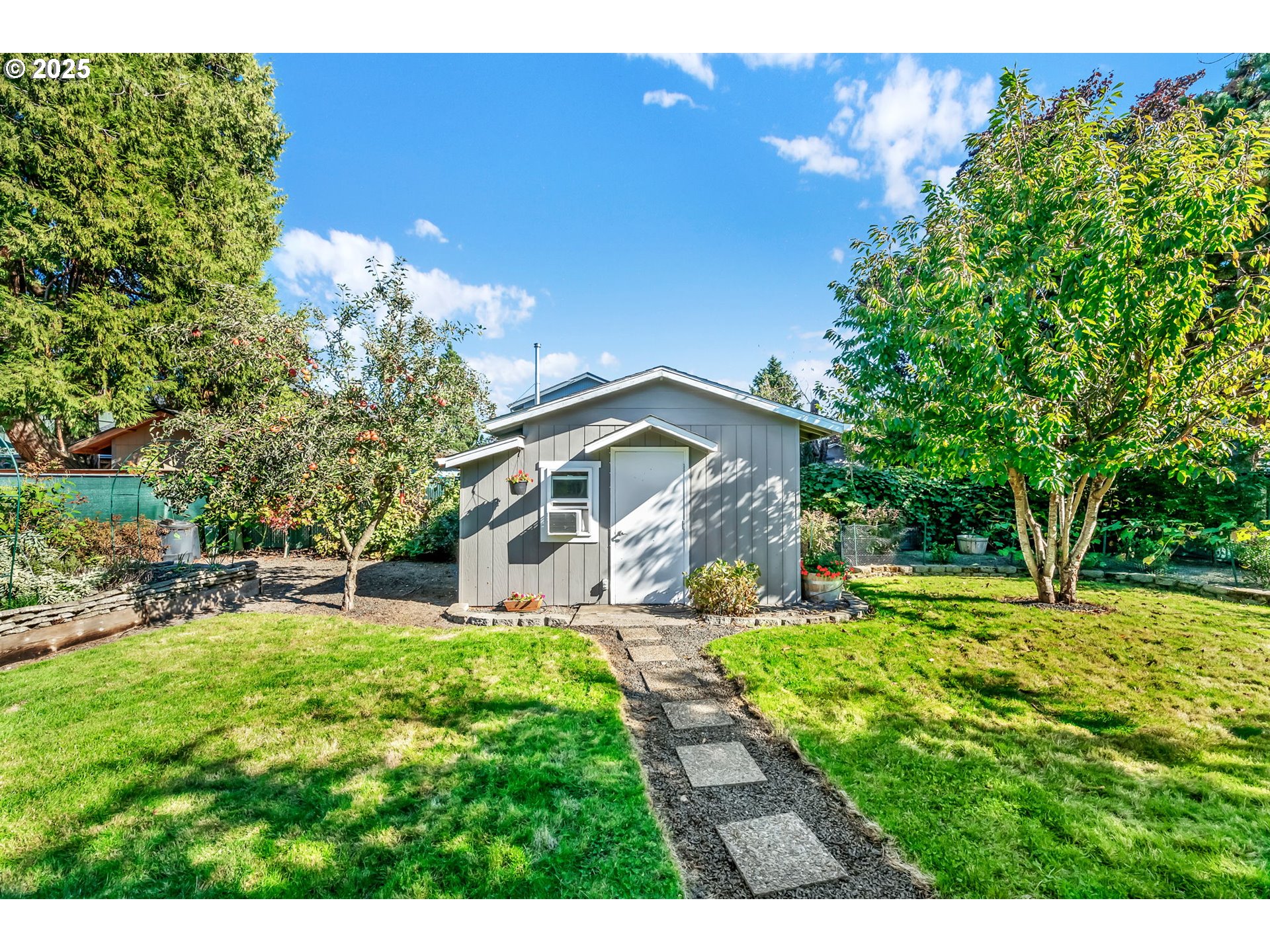 515 70th Street Springfield, OR 97478 - Photo 37 of 47 a house view with a outdoor space