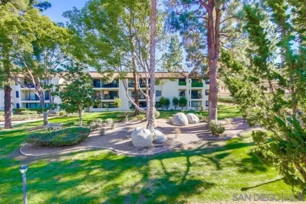 $3,900 | 17617 Pomerado Road, Unit 215, San Diego, CA 92128