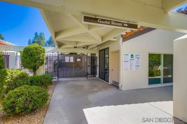 $3,900 | 17617 Pomerado Road, Unit 215, San Diego, CA 92128
