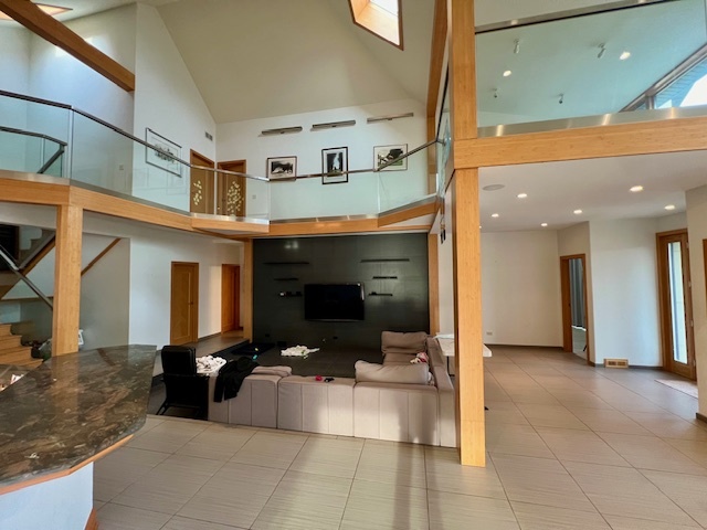 6738 Lakeridge Drive Long Grove, IL 60047 - Photo 19 of 23 a lobby with furniture and a potted plant
