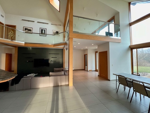 6738 Lakeridge Drive Long Grove, IL 60047 - Photo 4 of 23 a view of a livingroom with furniture and furniture