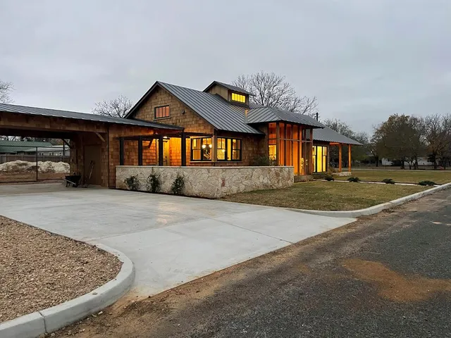 $1,625,000 | 601 Whitney Street, Fredericksburg, TX 78624