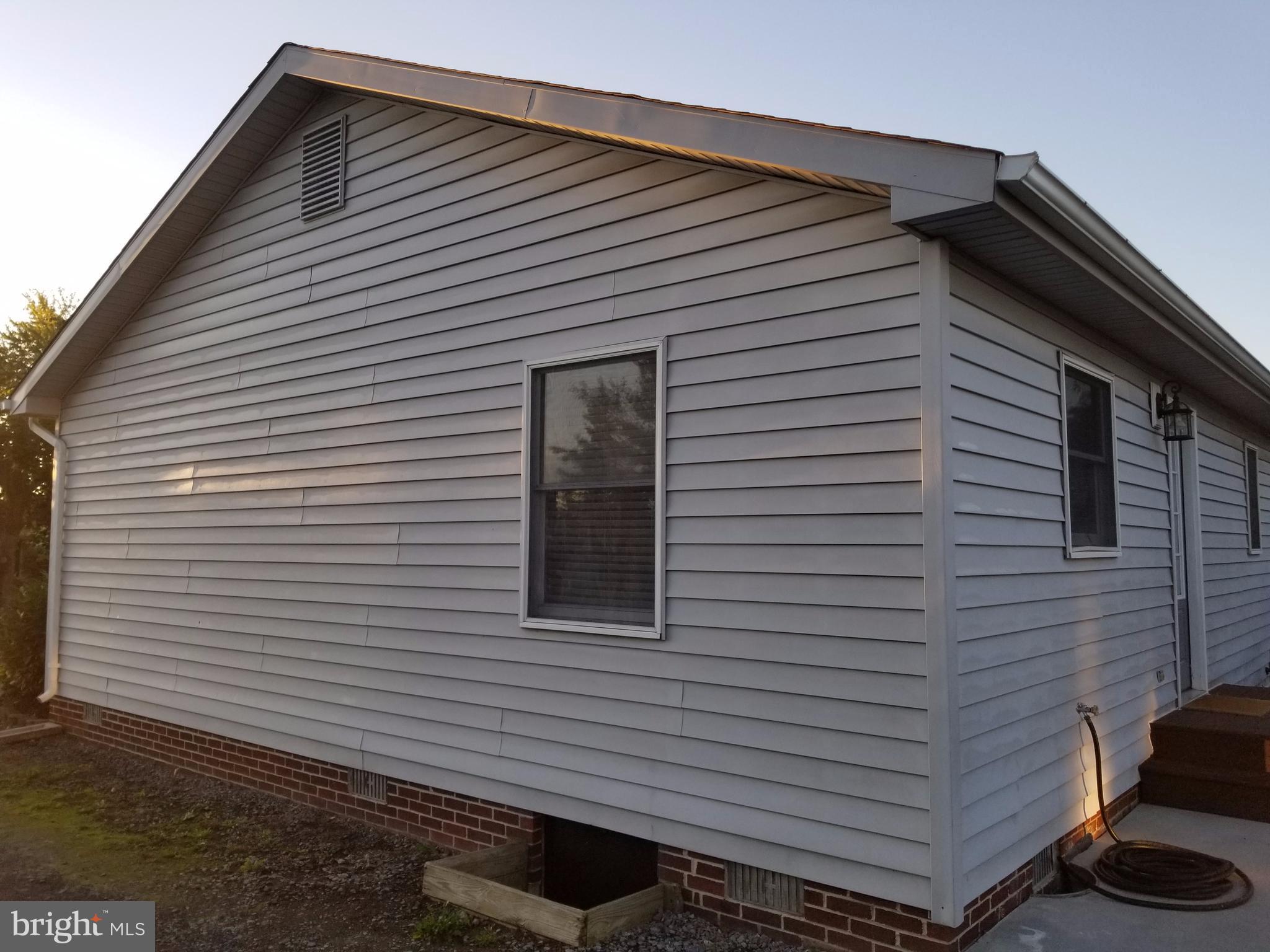 307 Raven Road Stephens City, VA 22655 - Photo 5 of 8 a side view of a white house