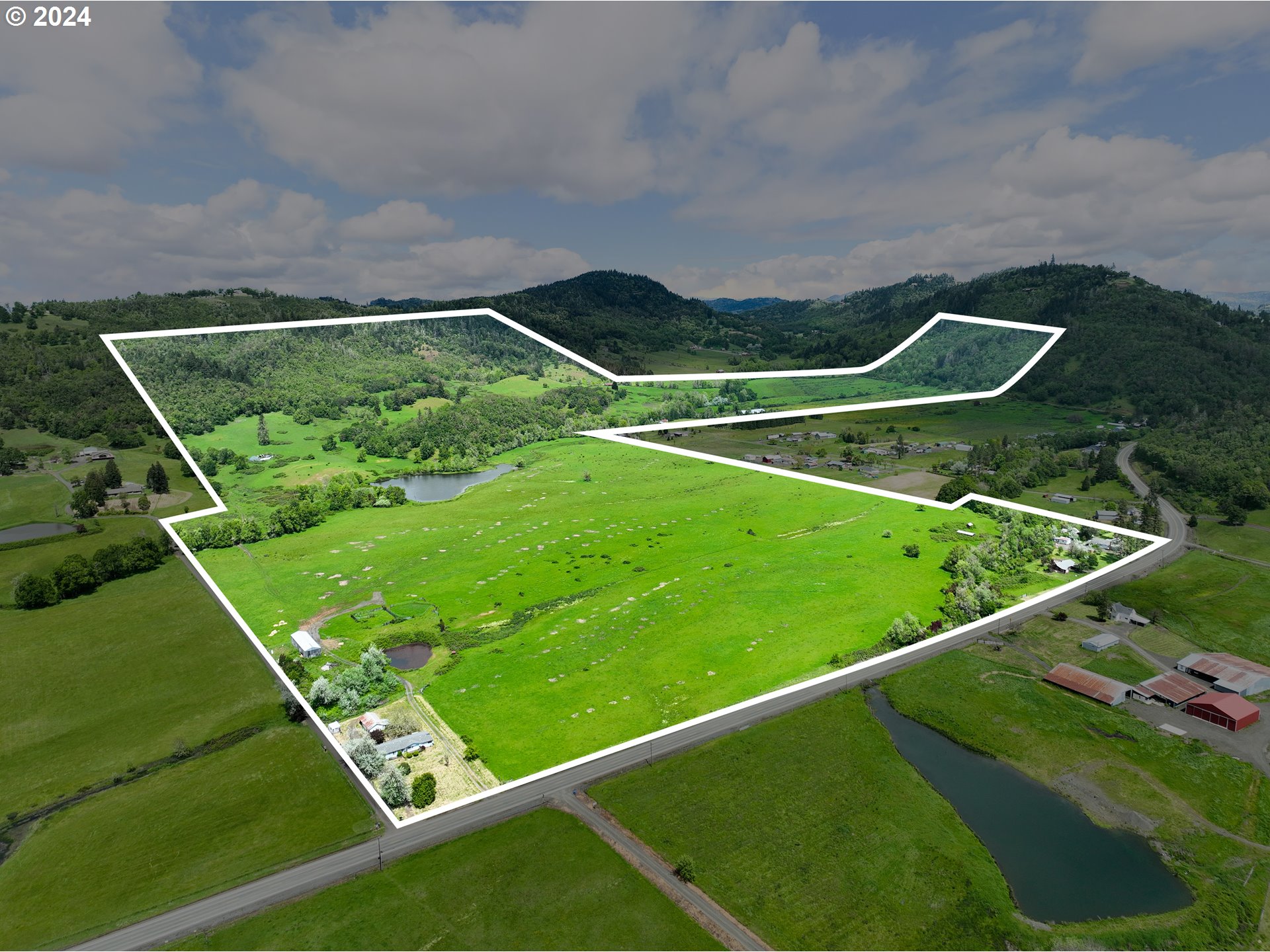 5961 Lookingglass Road Roseburg, OR 97471 - Photo 23 of 40 a view of a tennis court