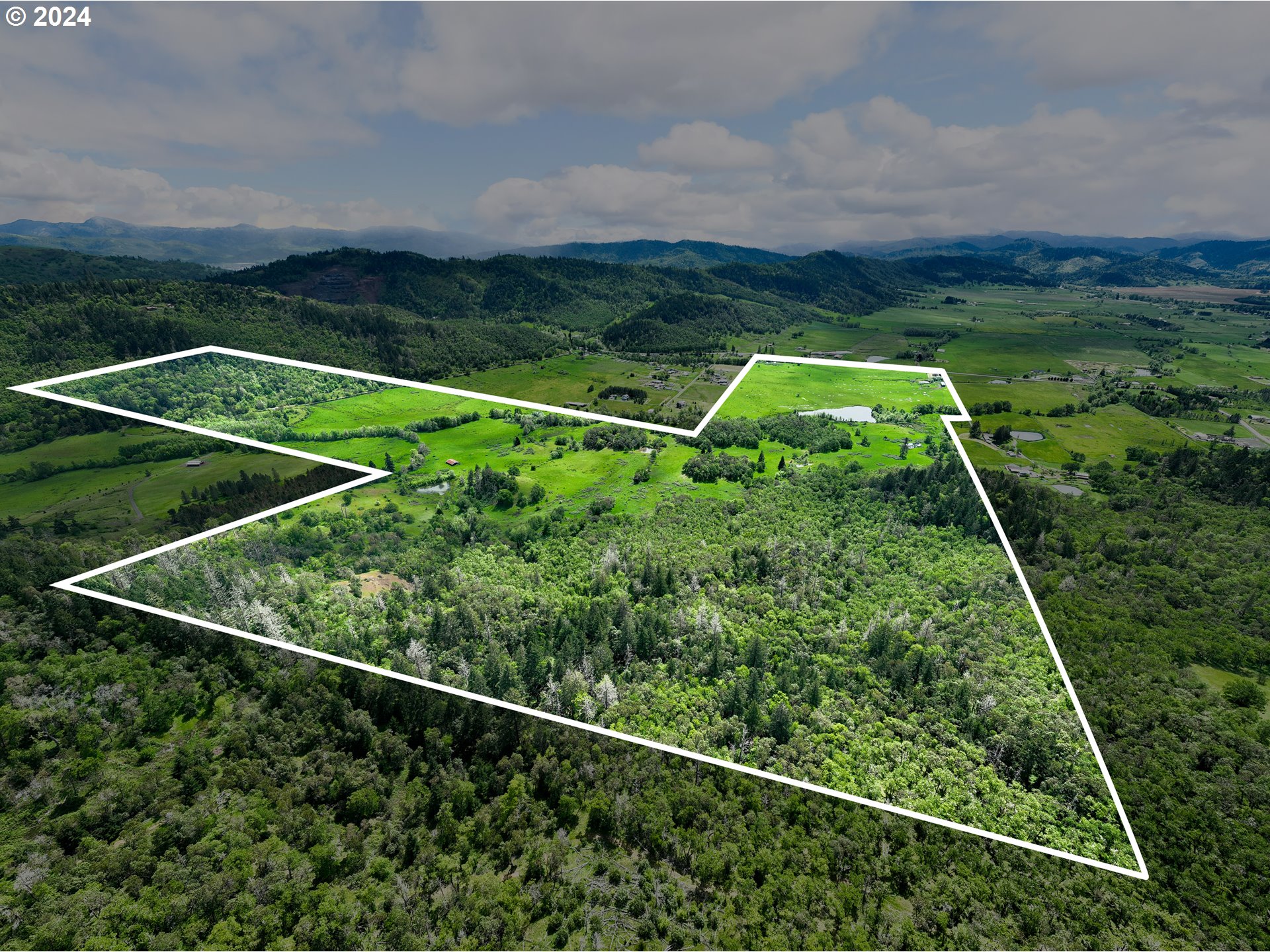 5961 Lookingglass Road Roseburg, OR 97471 - Photo 26 of 40 a view of a tennis court