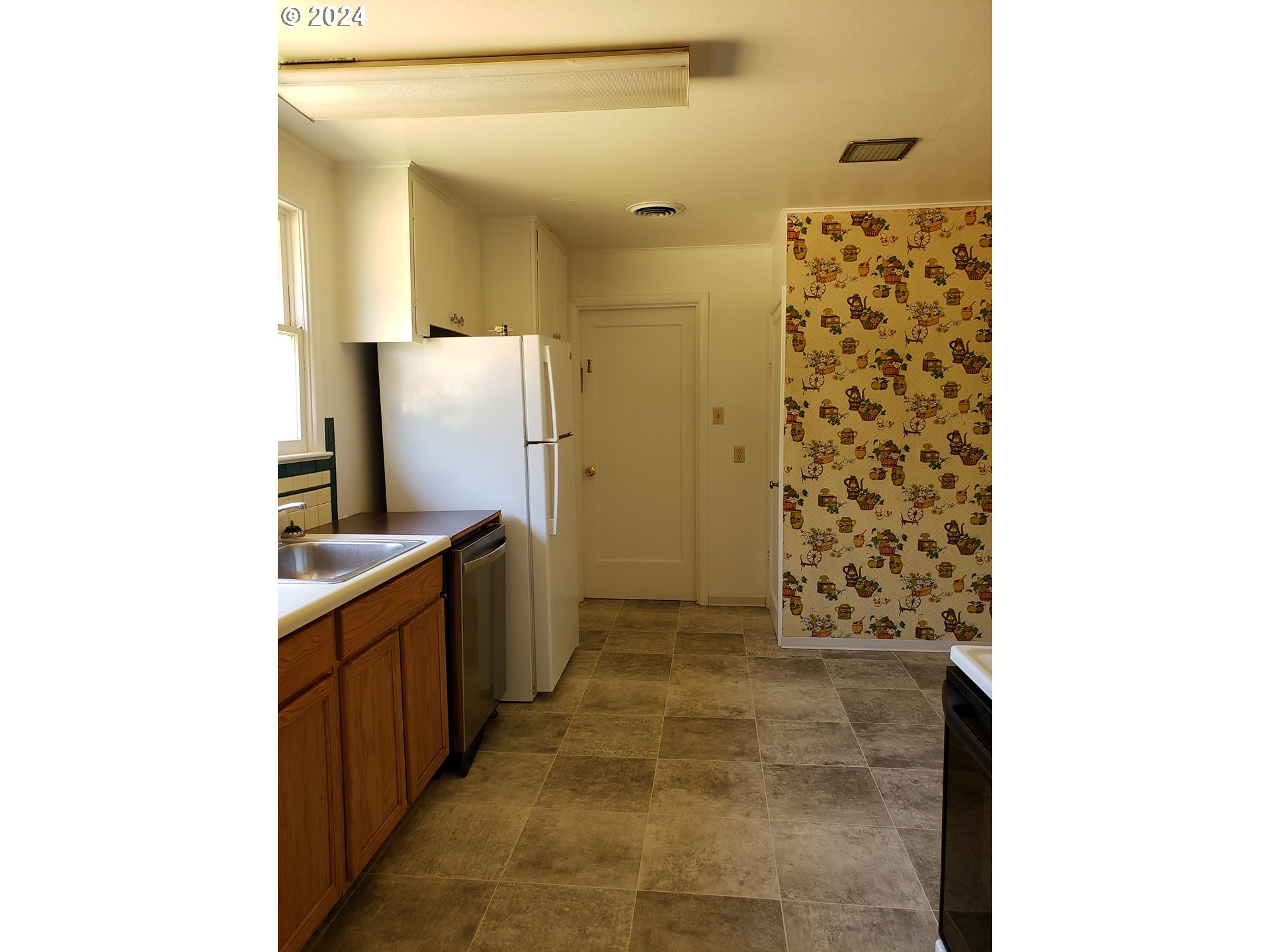 5961 Lookingglass Road Roseburg, OR 97471 - Photo 39 of 40 a kitchen with stainless steel appliances a sink and refrigerator