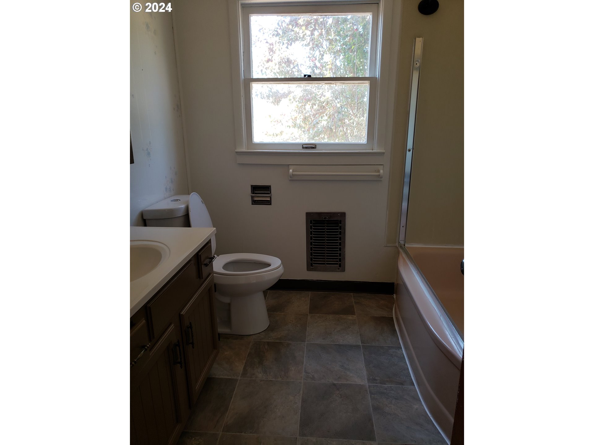 5961 Lookingglass Road Roseburg, OR 97471 - Photo 40 of 40 a bathroom with a toilet a sink and a window