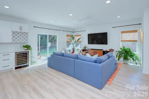 $869,000 | 526 Seldon Drive, Charlotte, NC 28216