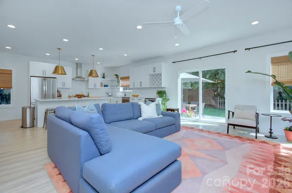 $869,000 | 526 Seldon Drive, Charlotte, NC 28216
