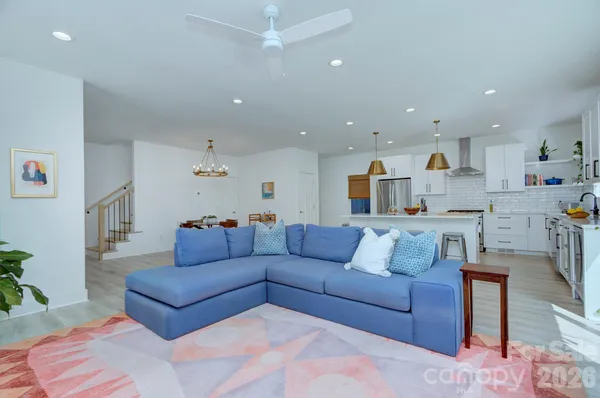 $869,000 | 526 Seldon Drive, Charlotte, NC 28216