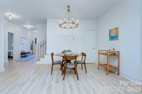 $869,000 | 526 Seldon Drive, Charlotte, NC 28216